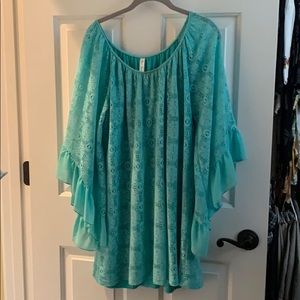 top/dress that looks cute w/short boots or legging